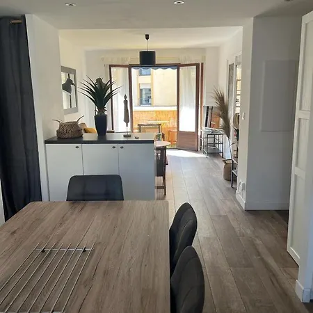 Apartment - Centre - Private Parking